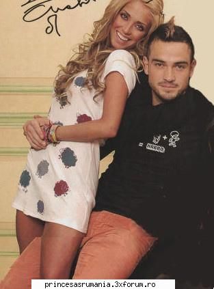 Pareri...despre poza - sooper... imi place fustitza si tatuajul q peter - Pareri